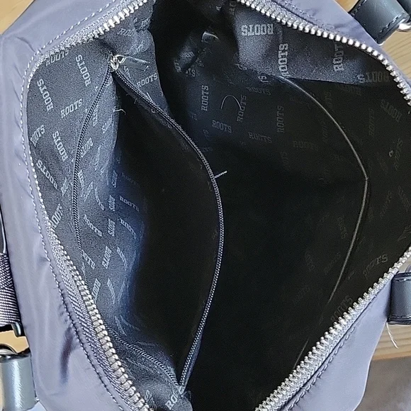 ROOTS Grey Backpack - Picture 4 of 7